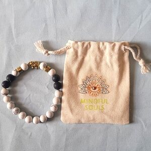 NWOT Mindful Souls White Turquoise & Lava Stone Stretch Bracelet